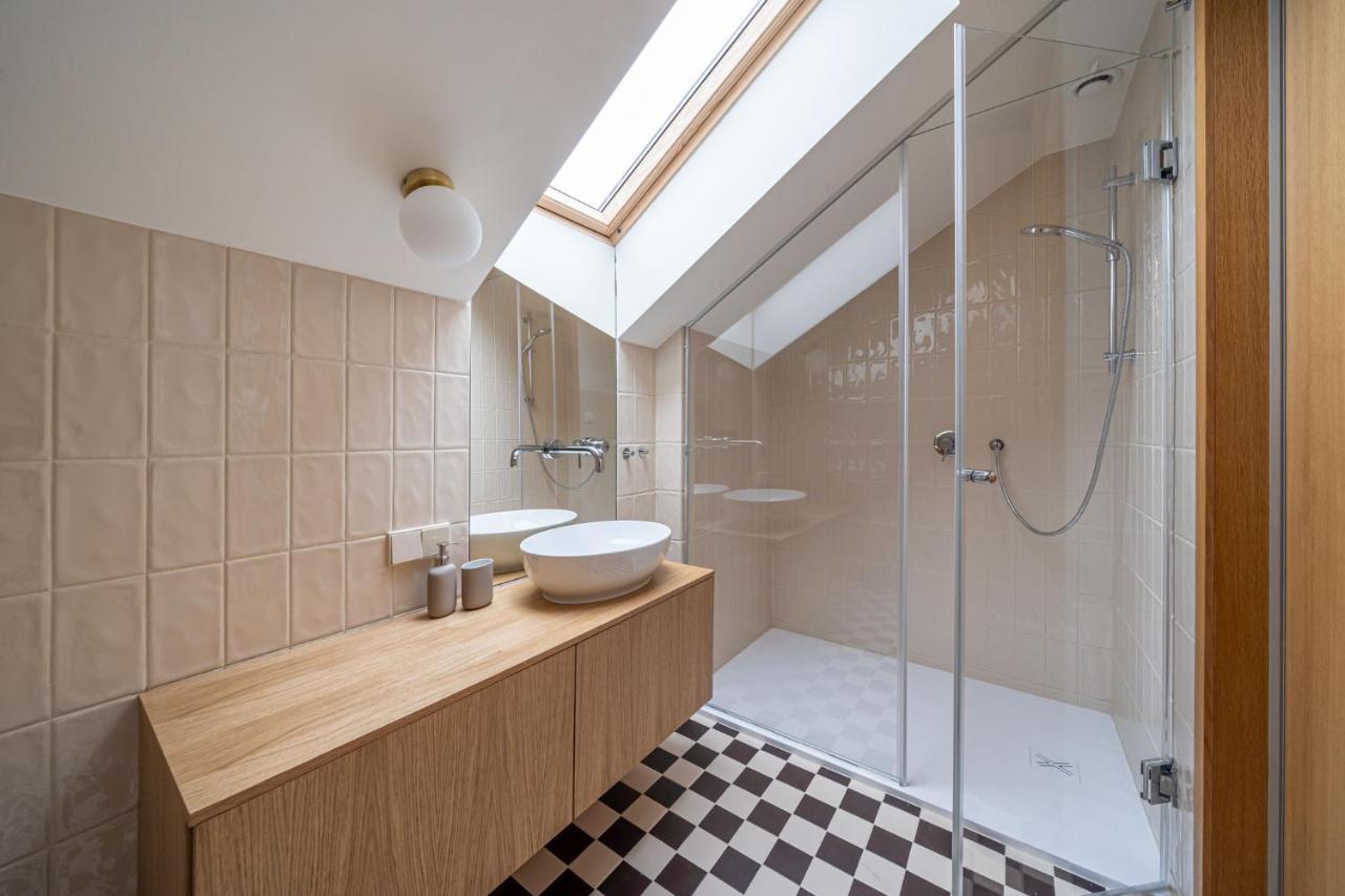 Bright Designer Apartment In City Centre Riga Buitenkant foto