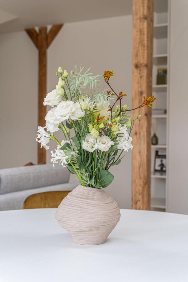 Bright Designer Apartment In City Centre Riga Buitenkant foto